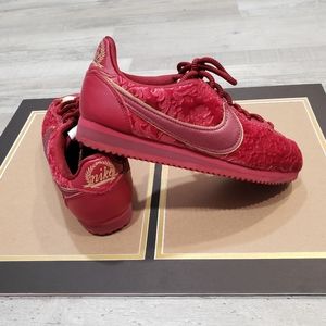 Velvet Brocade Nike